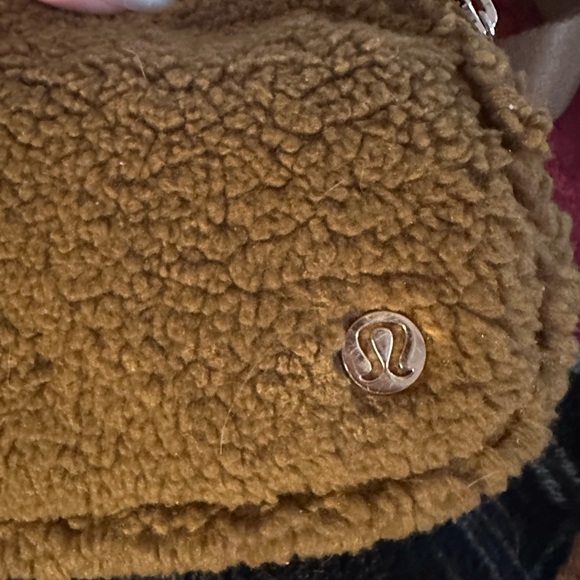 Lululemon Tan Sherpa Belt Bag - Picture 4 of 6